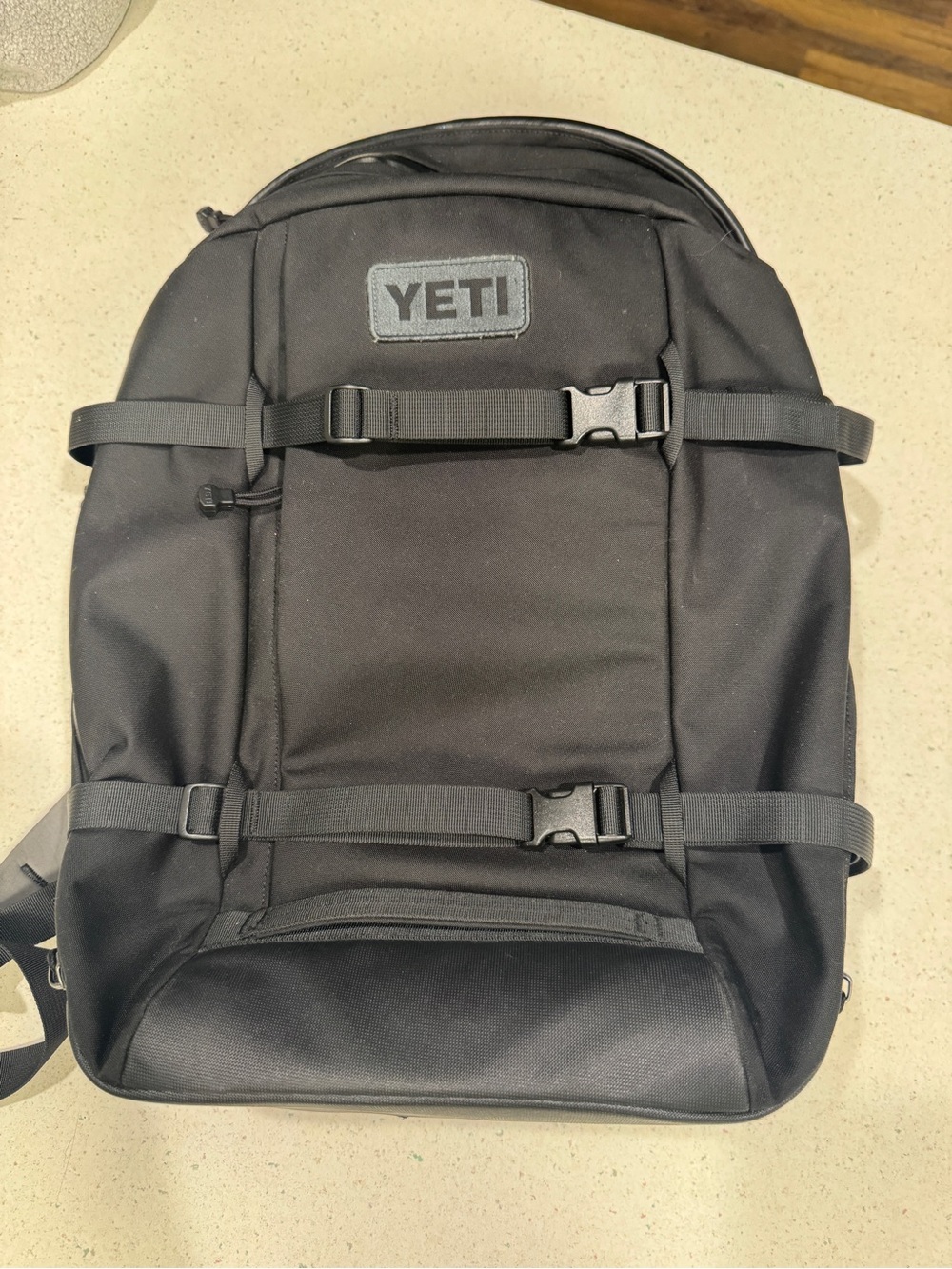 YETI Black unisex Backpack – crossroads 27l great used condition